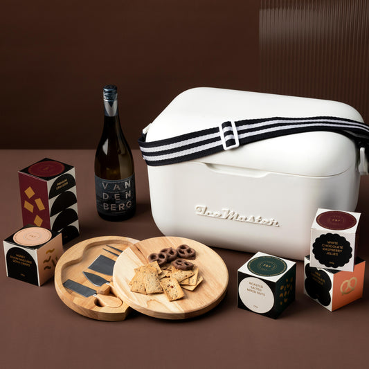 style-bundle-esky-hamper-with-soya-crisps-and-crackers-and-chocolate
