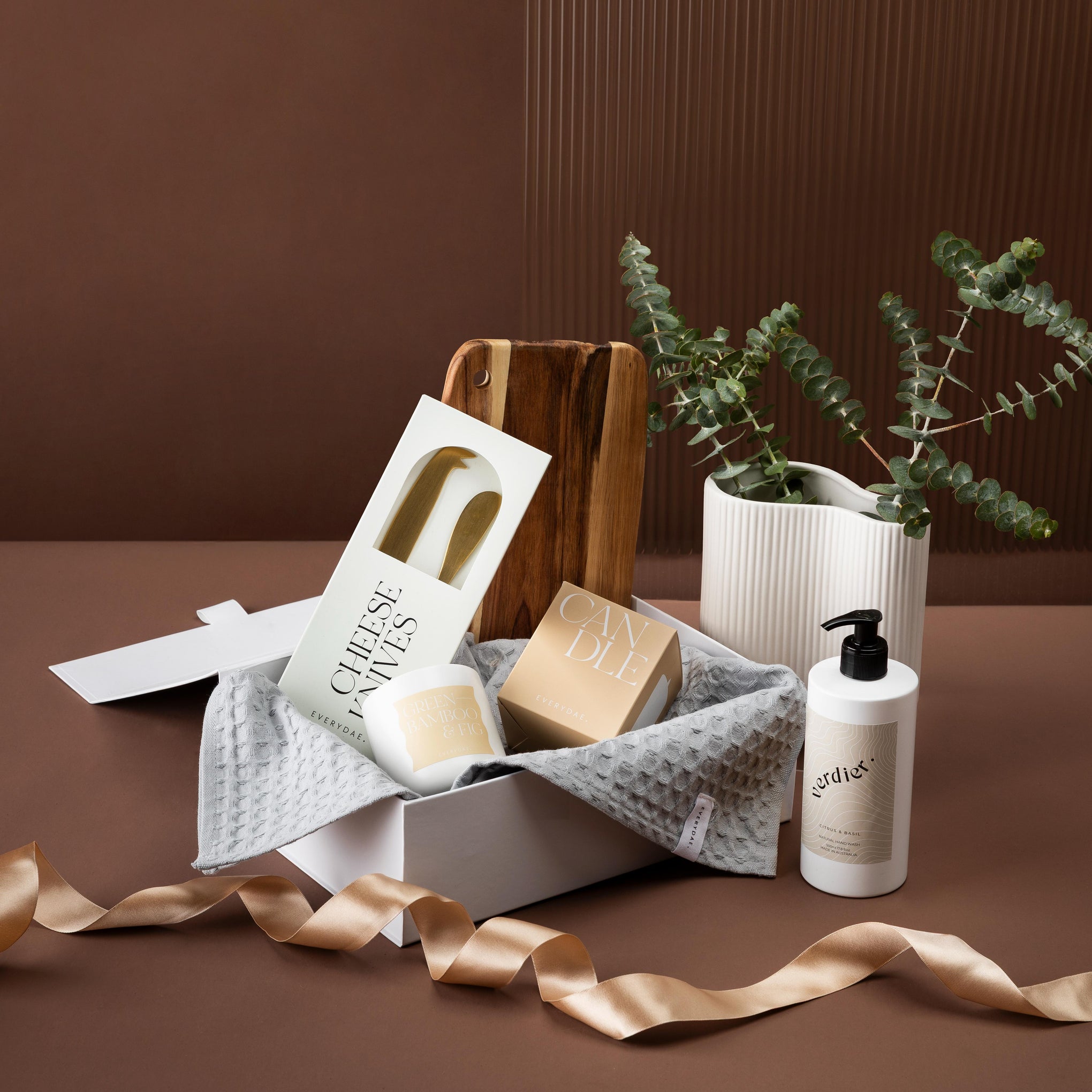 style-bundle-closing-gift-for-buyers-home-starter-with-vase-candle-and-cheese-knives