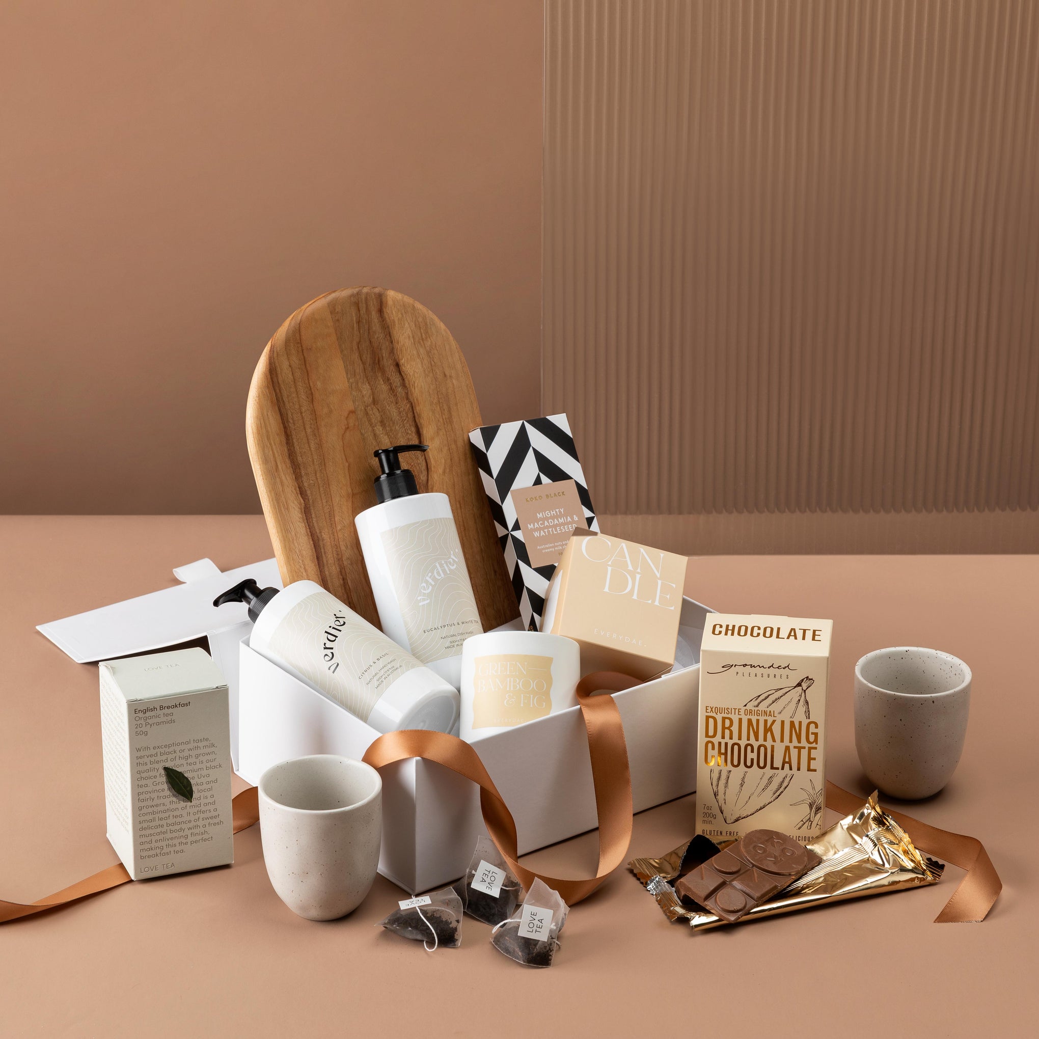 style-bundle-the-settle-in-settlement-gift-boxes-with-arched-wooden-board-and-robert-gordon-drinking-mugs
