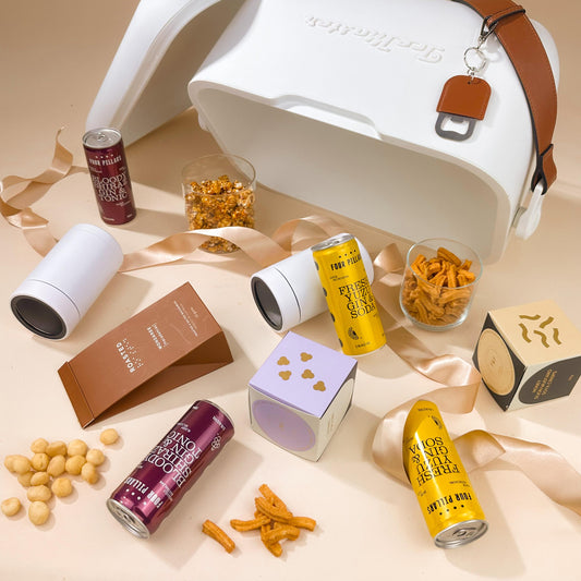 premium-corporate-employee-gifts-in-esky-with-leather-handle-and-four-pillars-gin-and-snacks