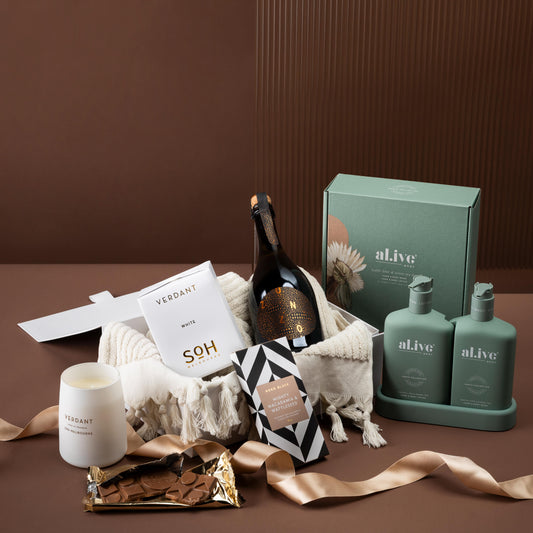 style-bundle-the-welcome-luxe-settlement-gift-with-zonzo-prosecco-and-alive-body-duo
