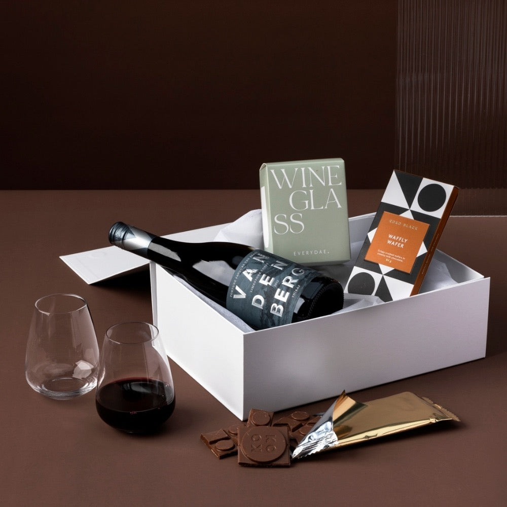 style-bundle-aussie-wine-and-choc-company-gift-with-logo-and-koko-black-chocolate