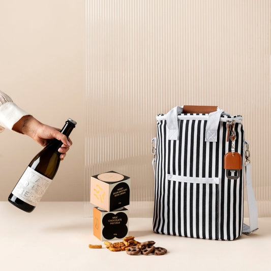 style-bundle-the-bubbly-cooler-corporate-gift-box-with-prosecco-and-summer-wine-cooler