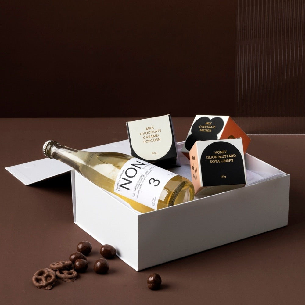 style-bundle-the-zero-alcohol-and-nibbles-corporate-gift-hamper-with-non-alcoholic-NON-wine-and-sweet-and-savoury-snacks