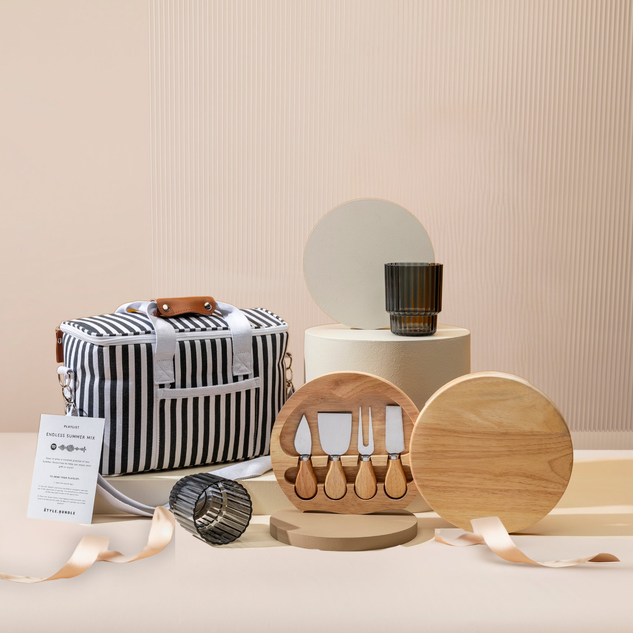 style-bundle-picnic-corporate-gifting-with-cooler-bag-and-round-cheese-board-with-acyclic-picnic-cups