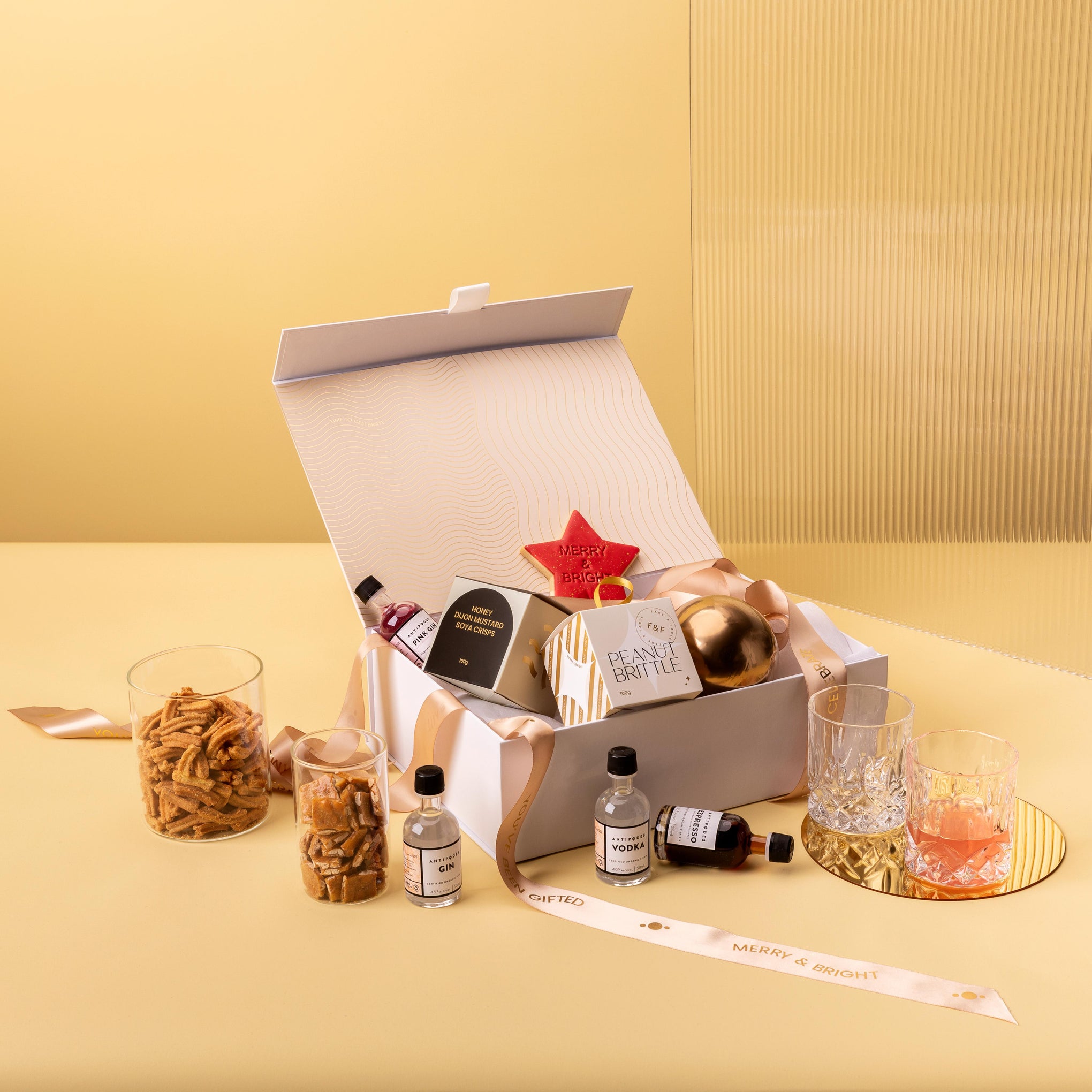 style-bundle-christmas-hampers-for-staff-xmas-tipple-with-antipodes-gin-and-cocktail-glasses-with-snacks