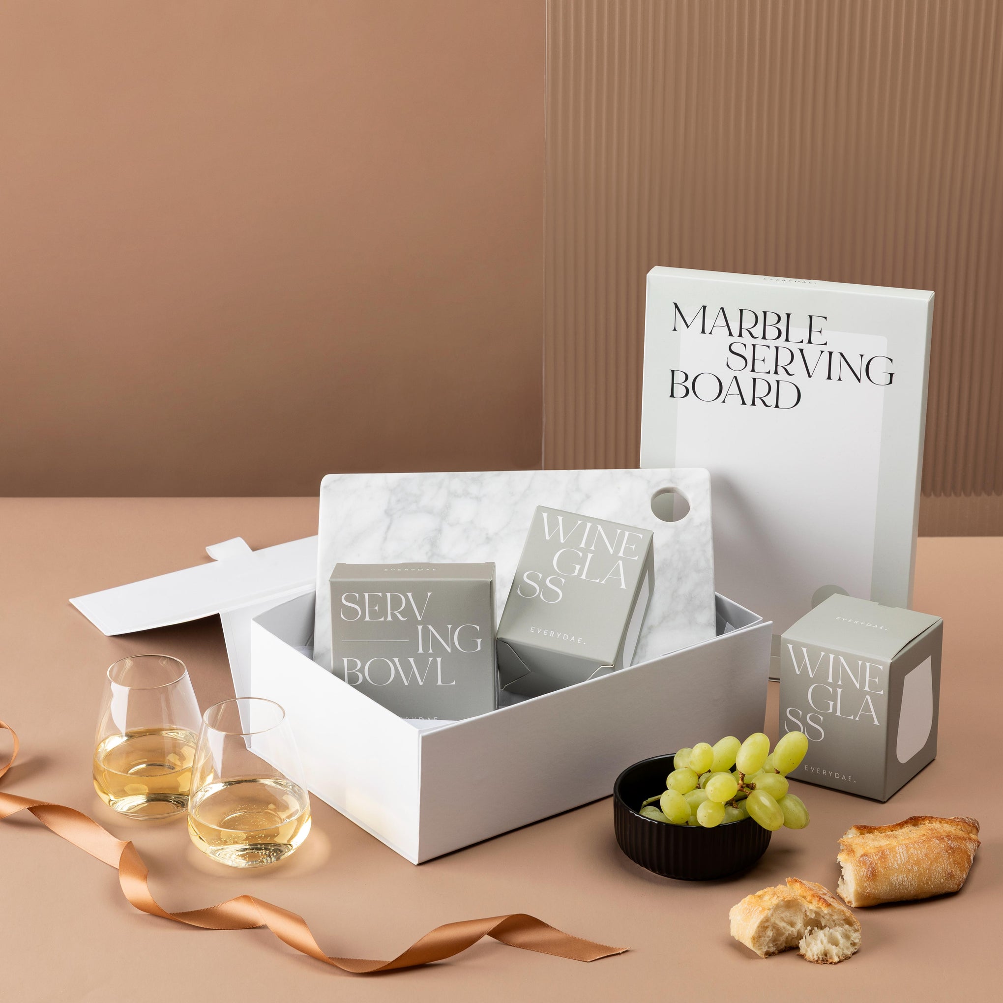 style-bundle-branded-hamper-settlement-gift-with-branded-marble-board-and-stemless-glasses
