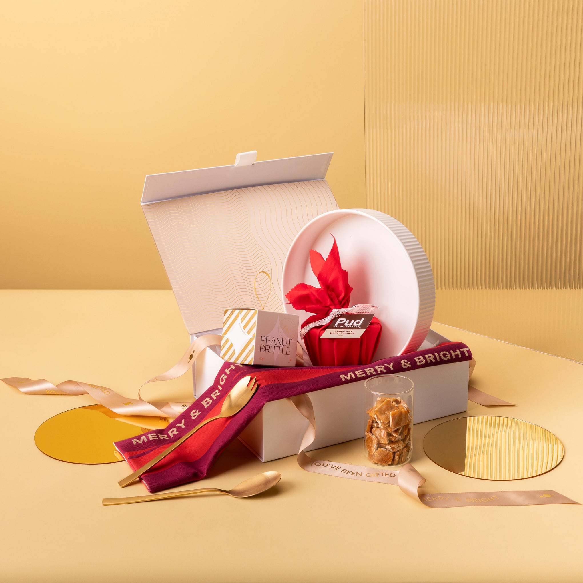 style-bundle-corporate-christmas-gifts-the-merry-and-bite-with-ribbed-salad-bowl-and-christmas-pudding