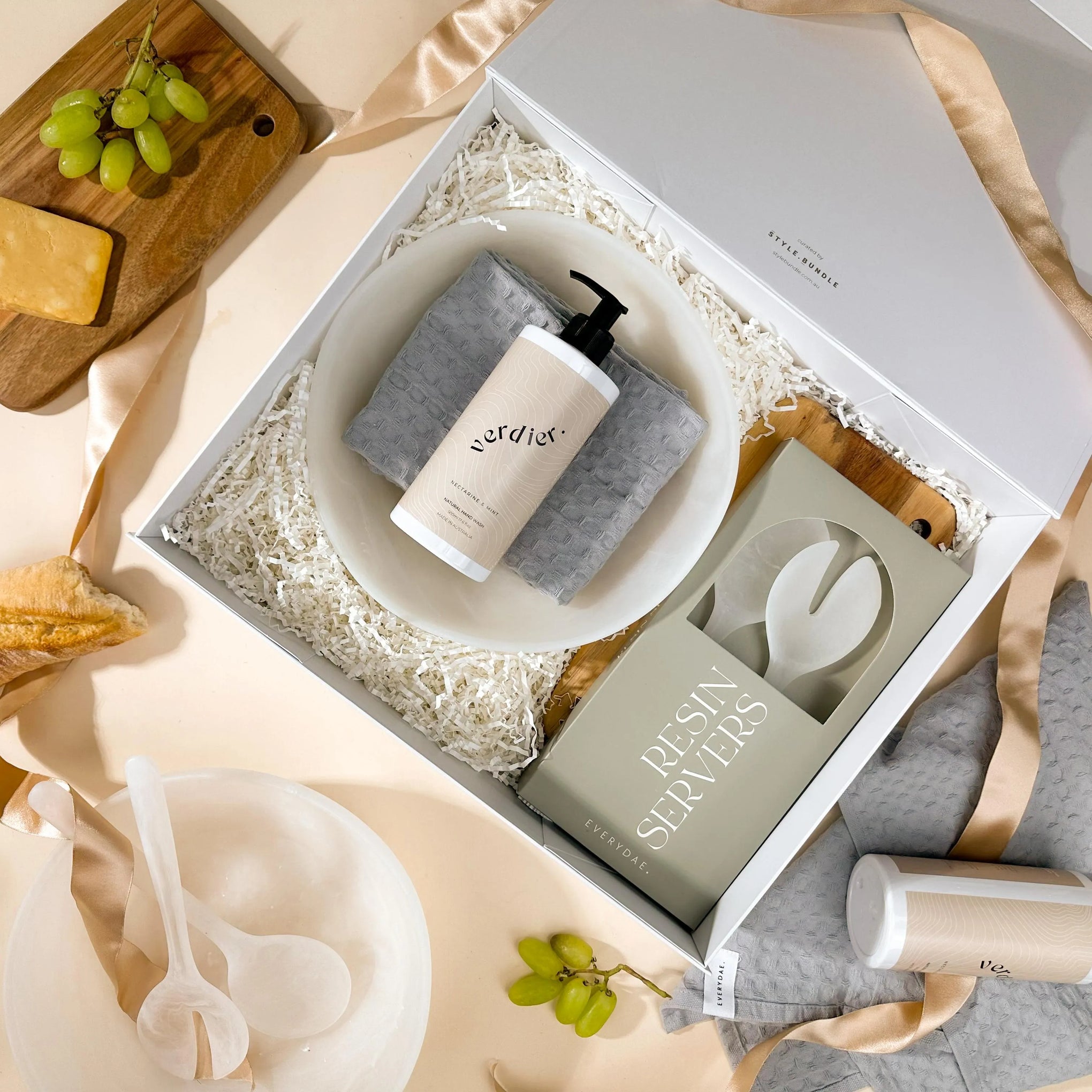 style-bundle-the-modern-home-gift-hamper-with-wooden-board-and-resin-salad-bowl-and-servers