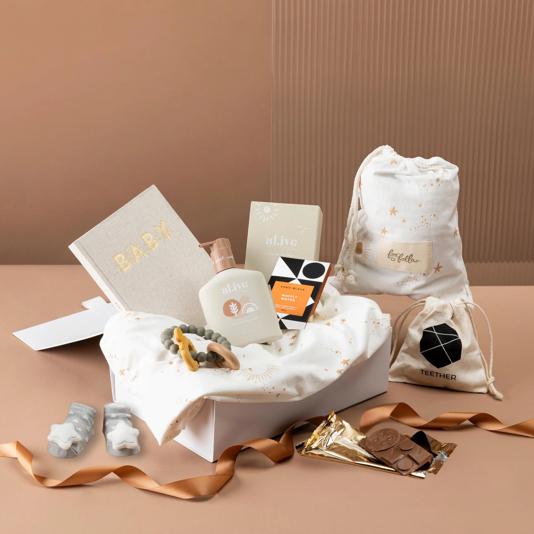 style-bundle-newborn-gift-set-maternity-leave-gift-for-businesses-with-fox-and-fallow-cot-sheet-and-baby-book