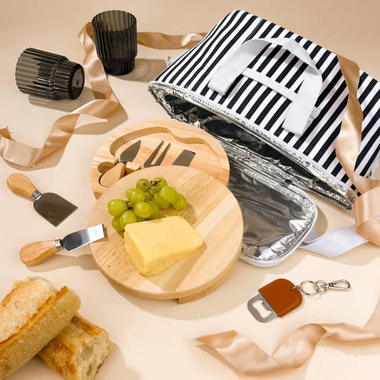 picnic-corporate-gifting-with-cheese-board-and-insulated-cooler-bag-with-tumblers