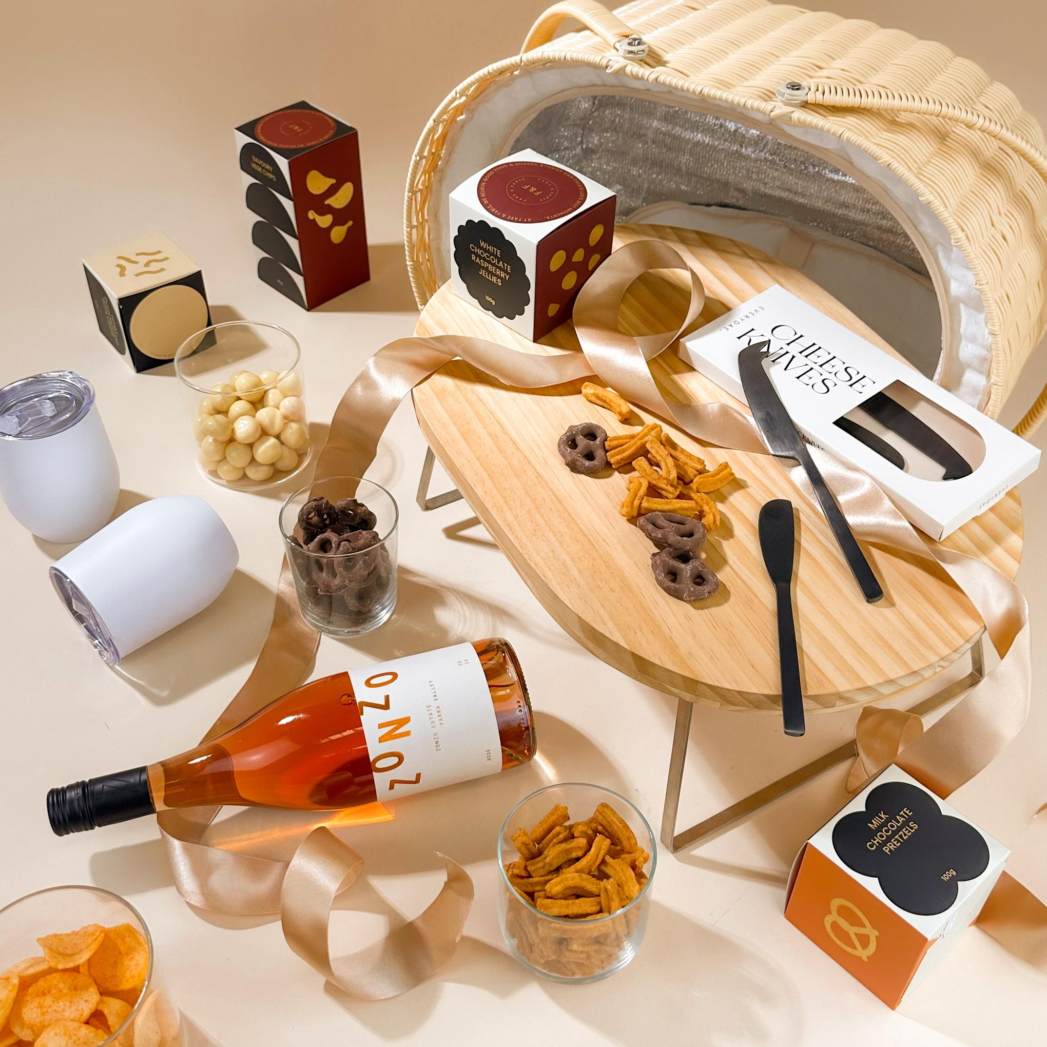 picnic-gift-hamper-with-zonzo-rose-and-picnic-treats-with-picnic-table