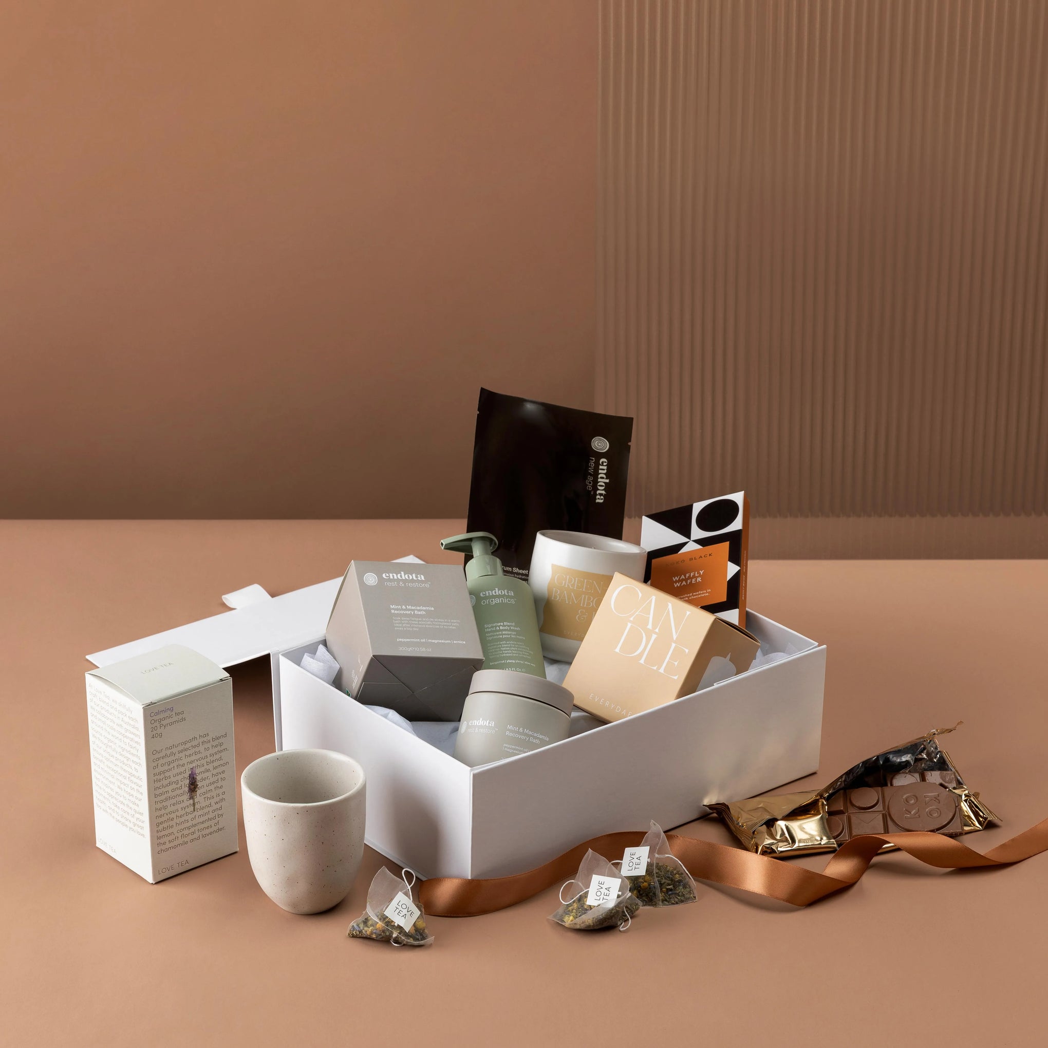 style-bundle-unique-corporate-gift-for-wellbeing-with-candle-and-self-care-products