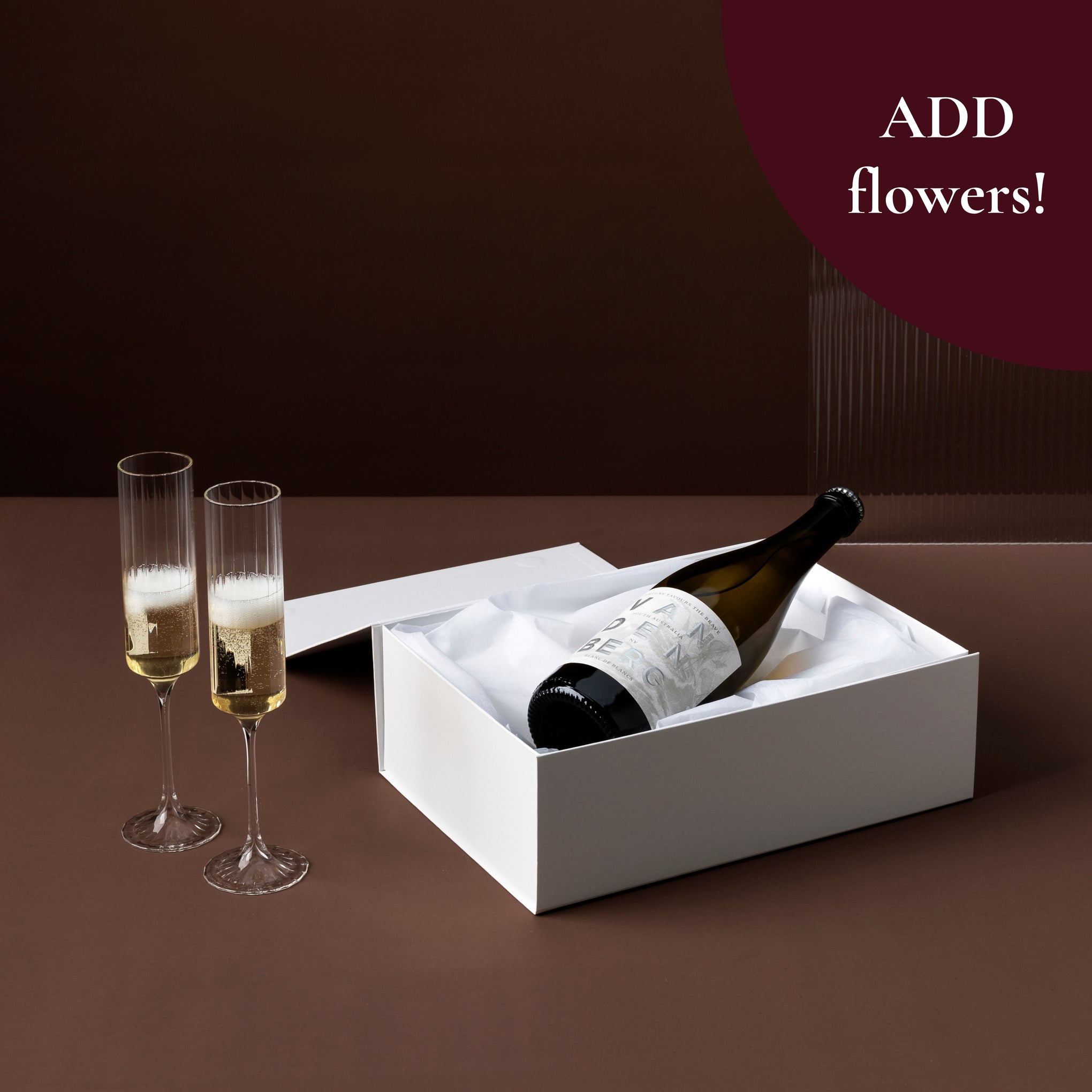 style-bundle-sparkling-toast-corporate-gift-hamper-with-bubbly-and-champagne-glasses