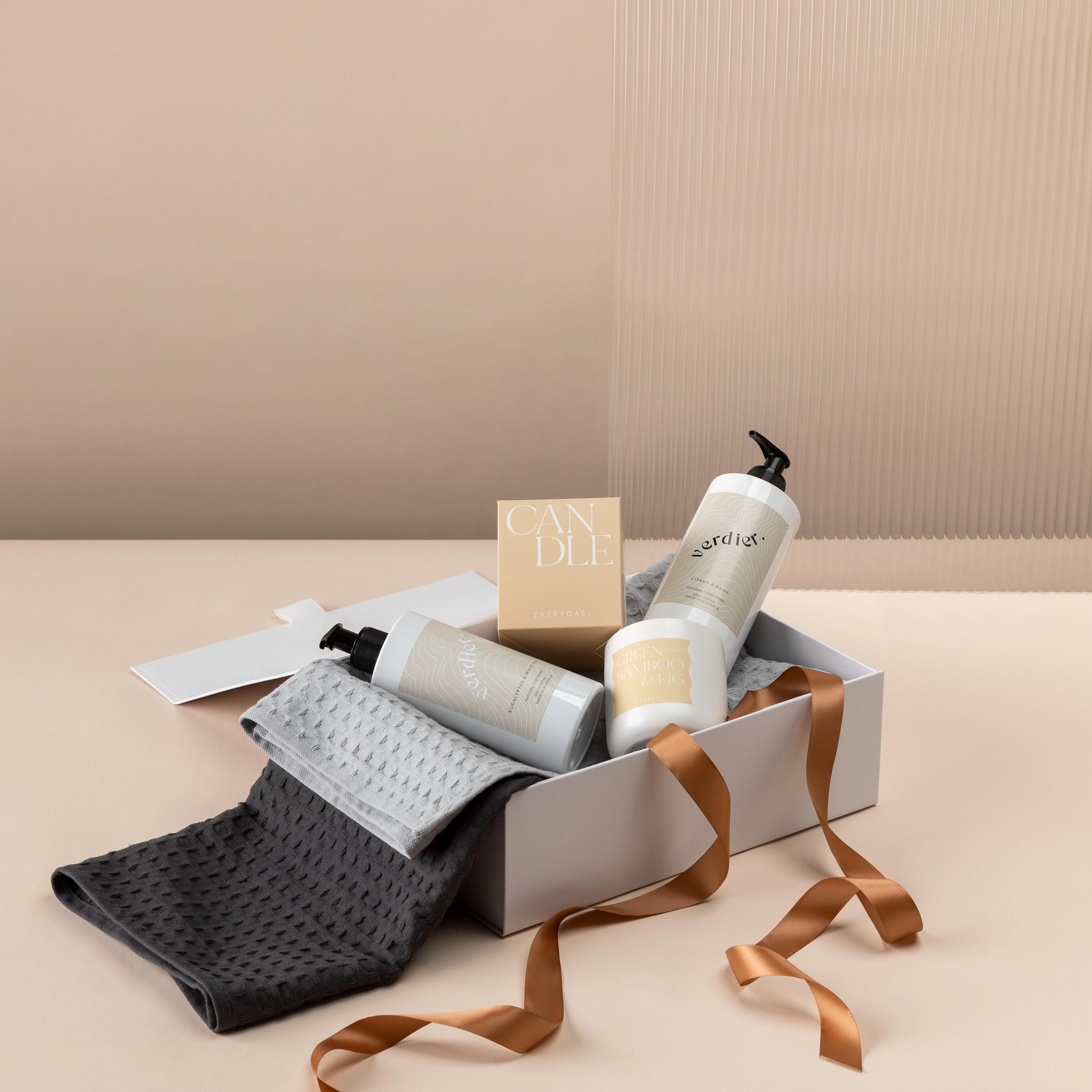 style-bundle-corporate-gift-box-the-stylish-kitchen-with-candle-and-tea-towels