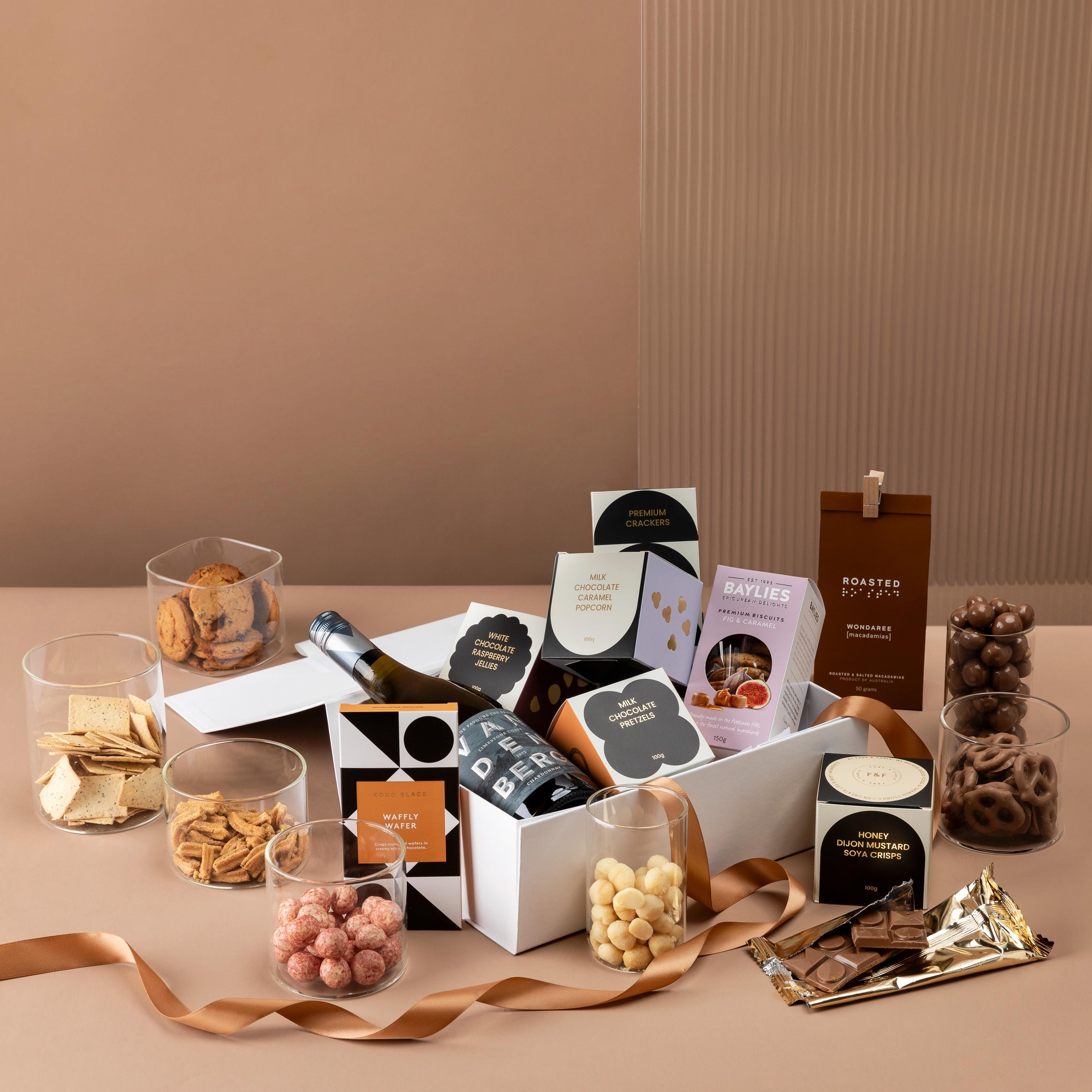 style-bundle-work-team-gift-for-staff-and-employees-with-wine-and-snacks-for-teams