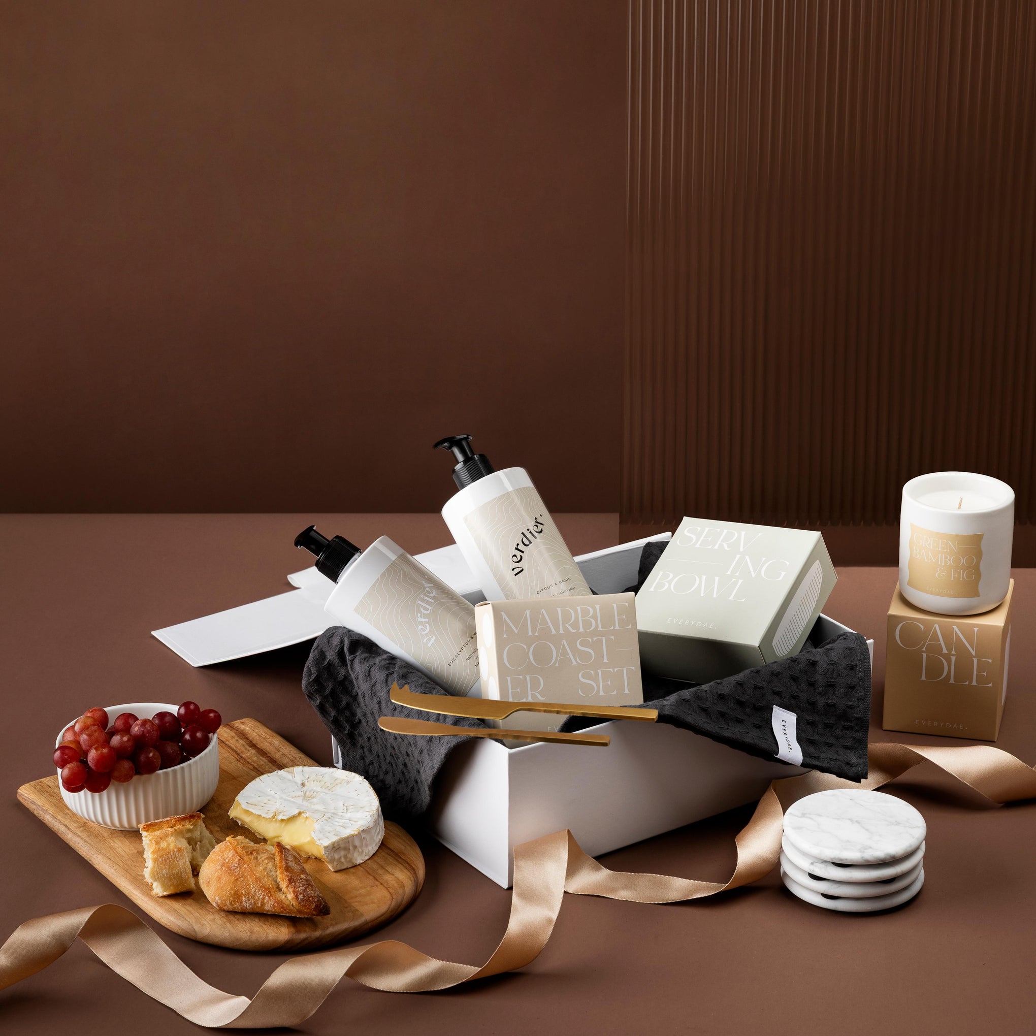 style-bundle-the-warm-welcome-personalised-housewarming-gifts-with-arched-board-and-marble-coasters