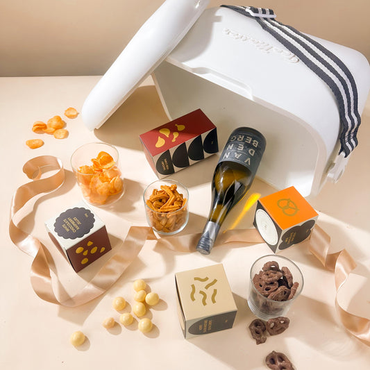 corporate-esky-hamper-with-wine-and-esky-cooler-with-savoury-snacks
