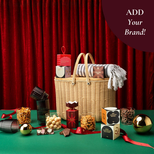 style-bundle-christmas-gift-baskets-with-picnic-basket-and-table-lid-with-festive-snacks