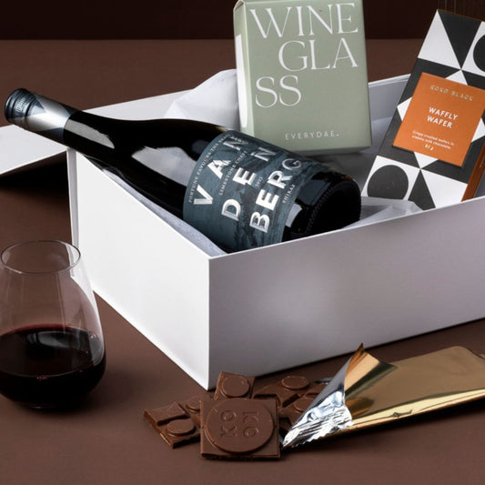 style-bundle-gift-hamper-with-wine-and-chocolate