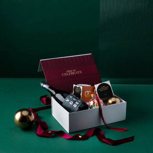 style-bundle-the-christmas-wine-and-nibbles-corporate-gift-hamper-with-wine-and-chrsitmas-food-and-snacks