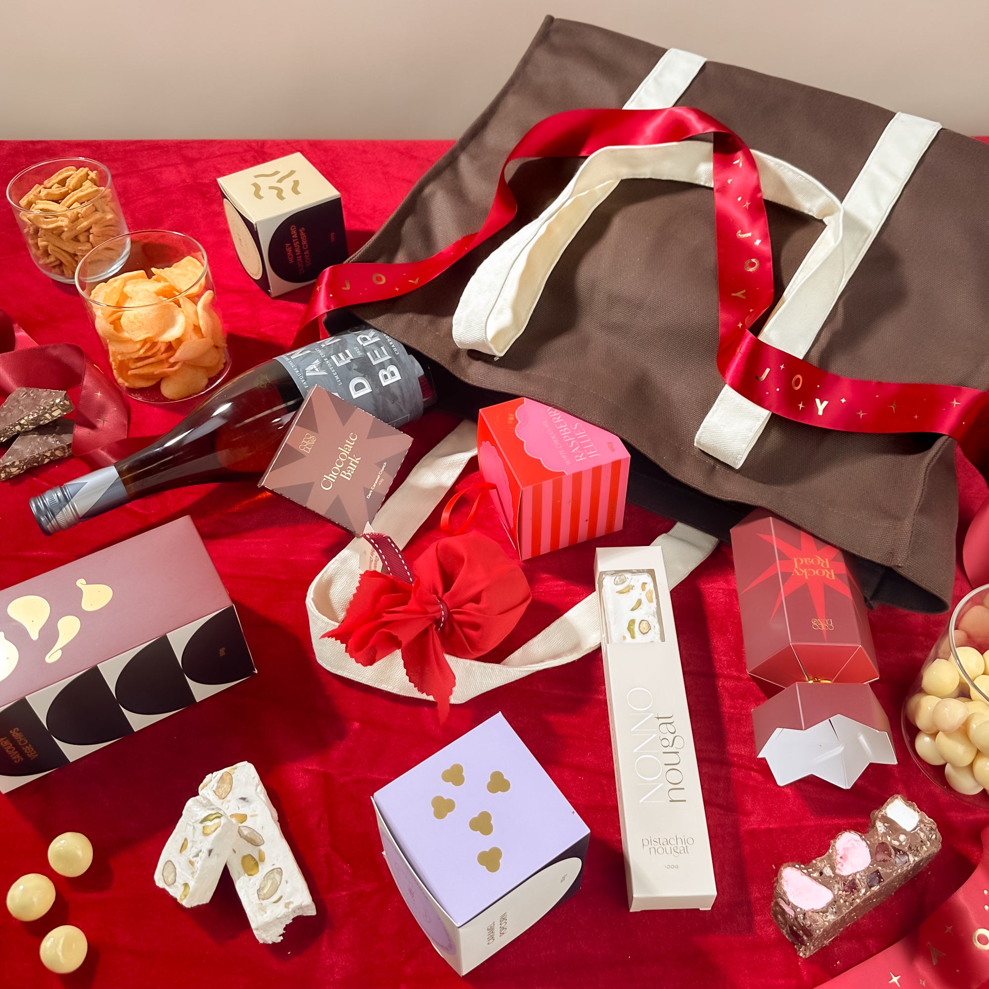 style-bundle-xmas-hampers-with-chocolate-tote-bag-and-vandenberg-wine