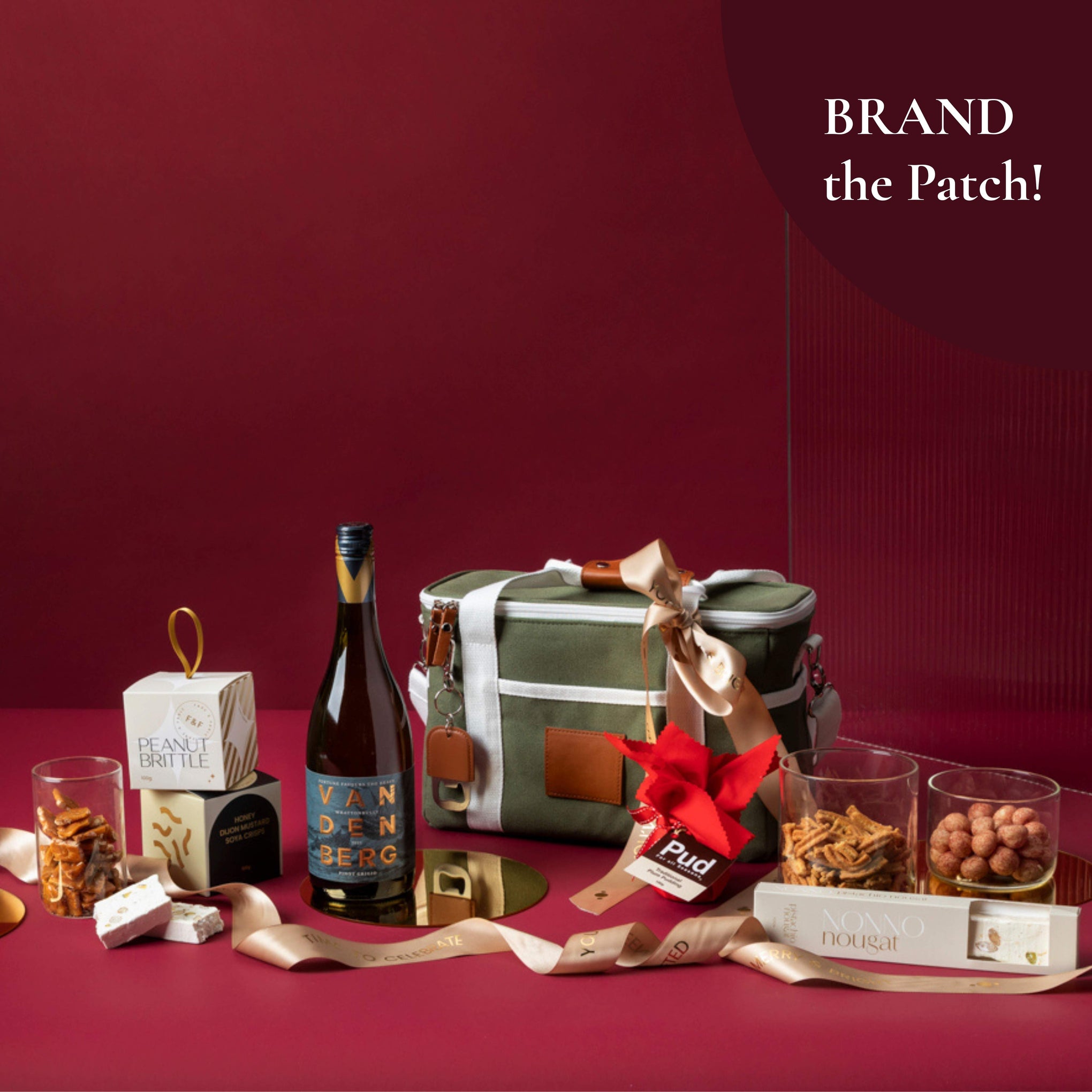 style-bundle-staff-christmas-gifts-the-little-xmas-picnic-with-green-insulated-cooler-bag-and-vandenberg-wine