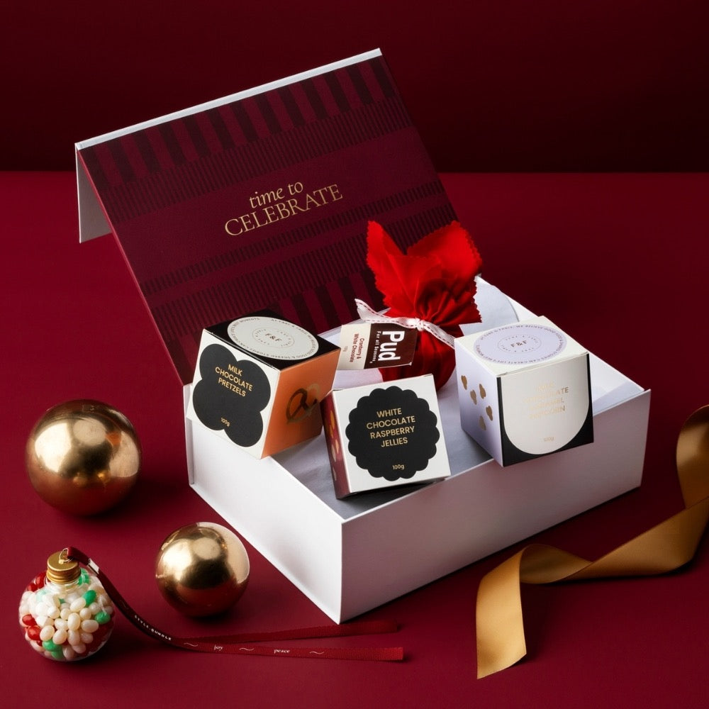 style-bundle-the-sweet-little-christmas-corporate-gift-box-with-christmas-pudding