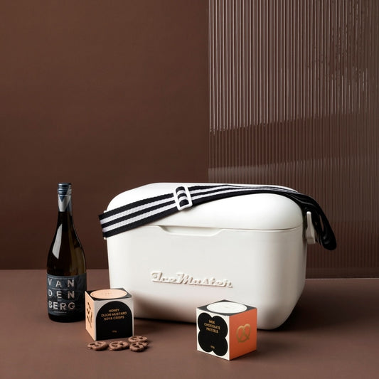 style-bundle-the-wine-time-and-treats-on-ice-gifts-for-clients-and-staff-with-esky-wine-and-beach-snacks