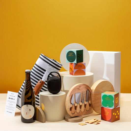 style-bundle-zonzo-prosecco-with-picnic-rug-and-outdoor-speaker-and-food